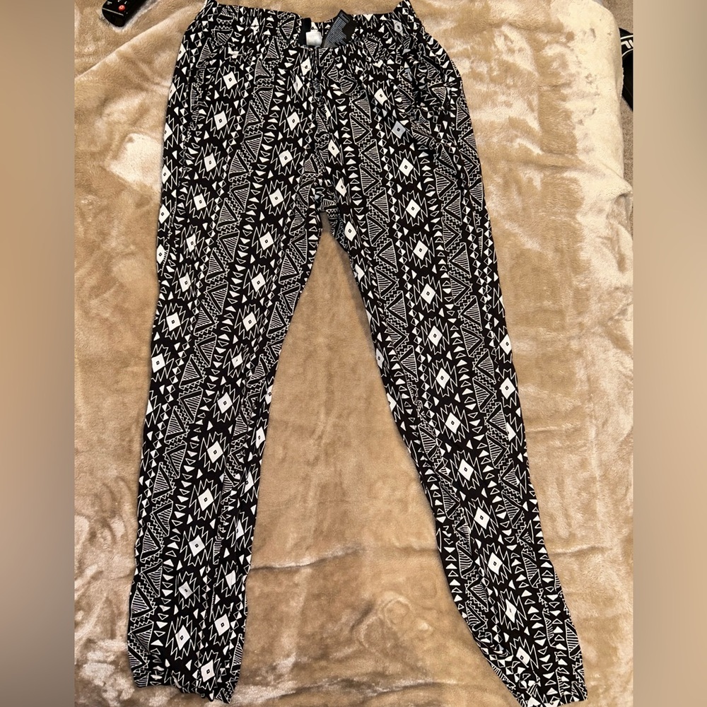 H&M Patterned Pants Size 6
